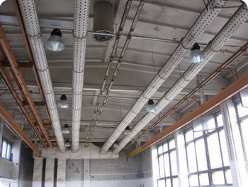 Монтаж электроосвещения в складских помещениях.